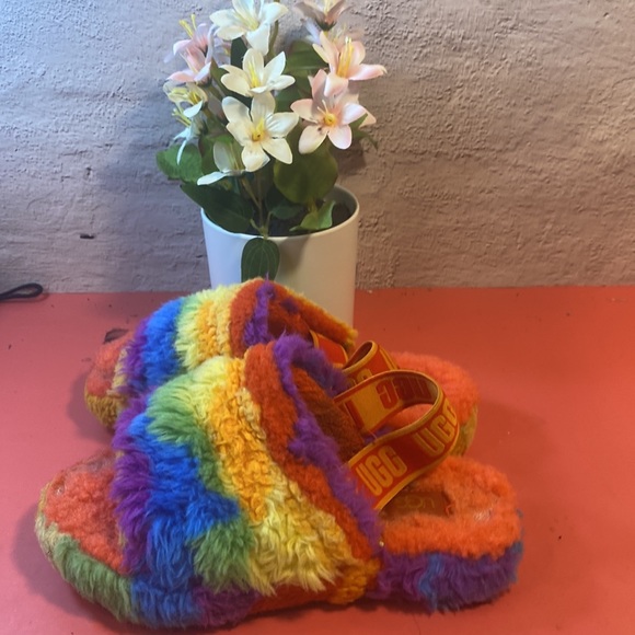 Ugg slippers SZ 2 girls - Picture 4 of 6